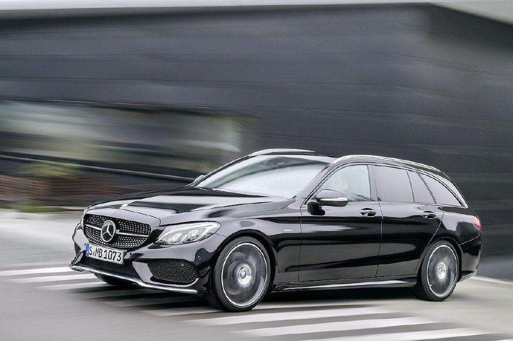 Mercedes C450 AMG Sport, a medio camino en todo