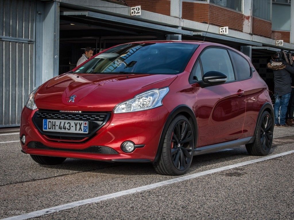 Peugeot 208 GTi 30 Aniversario, toma de contacto en el circuito del Jarama