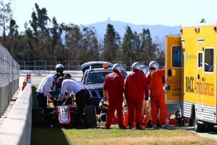 Fernando Alonso sufre un accidente en Barcelona