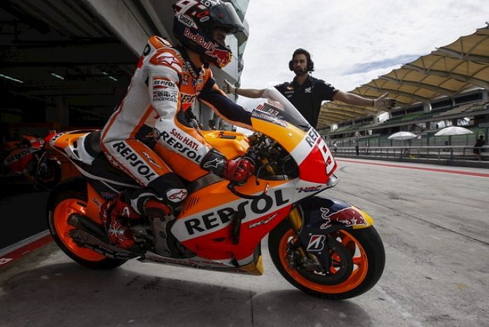 Márquez manda en el primer día de test de MotoGP 2015 en Sepang