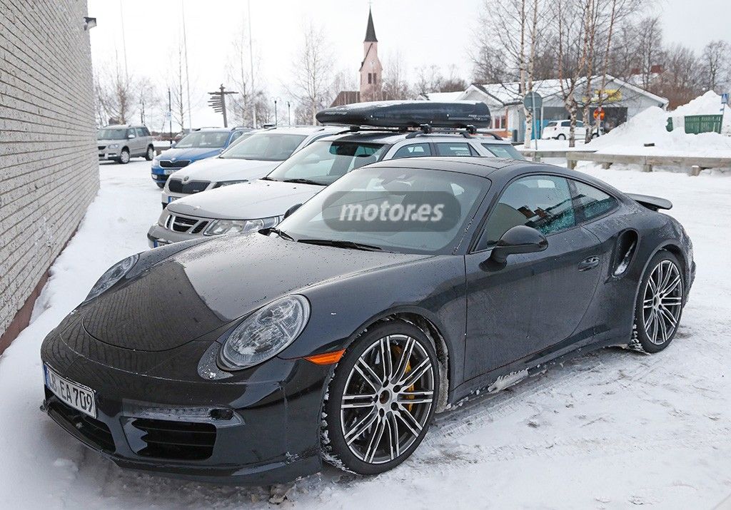 Porsche 911 Turbo 2015, vemos su interior por primera vez