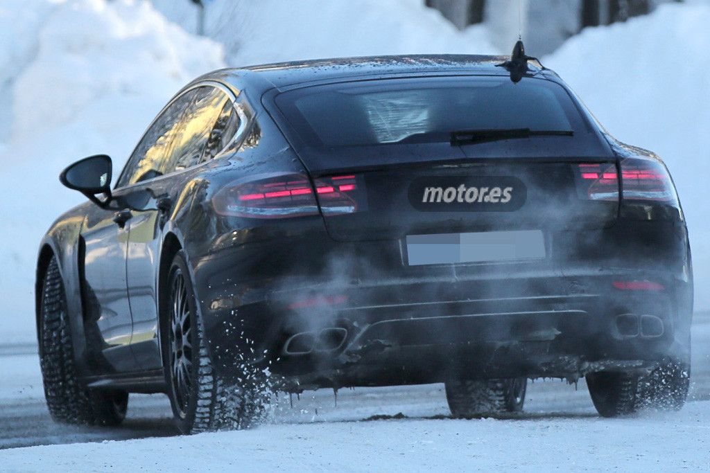 Porsche Panamera 2016 espiado: interior y nuevos faros traseros