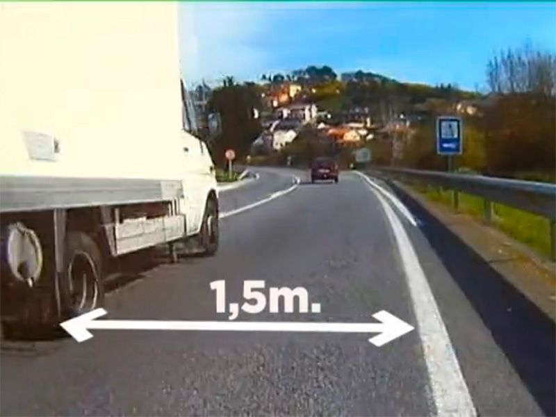 Un ciclista denuncia a 49 conductores por no respetar la distancia de seguridad