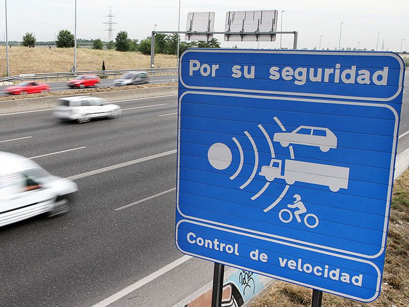 Un conductor es cazado a 233 Km/h en un tramo de 100