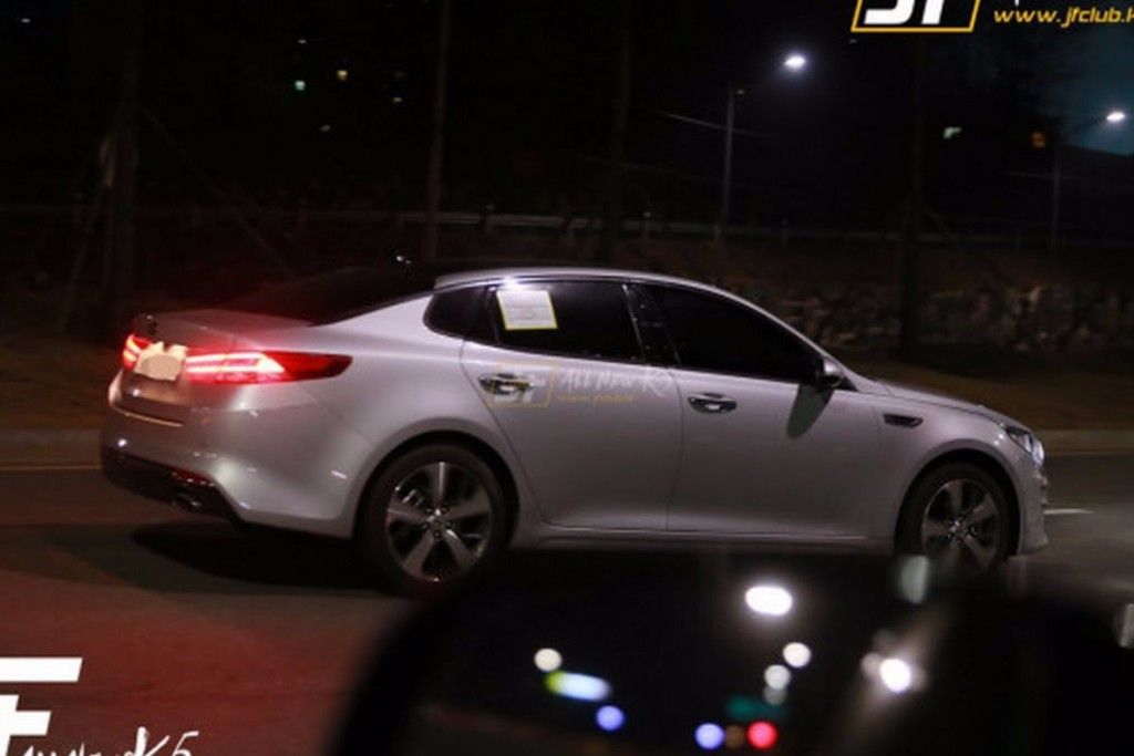 El Kia Optima 2016 se pasea completamente al descubierto