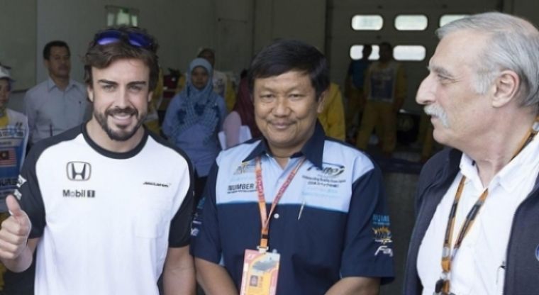 Alonso supera el reconocimiento médico de la FIA y correrá en Malasia