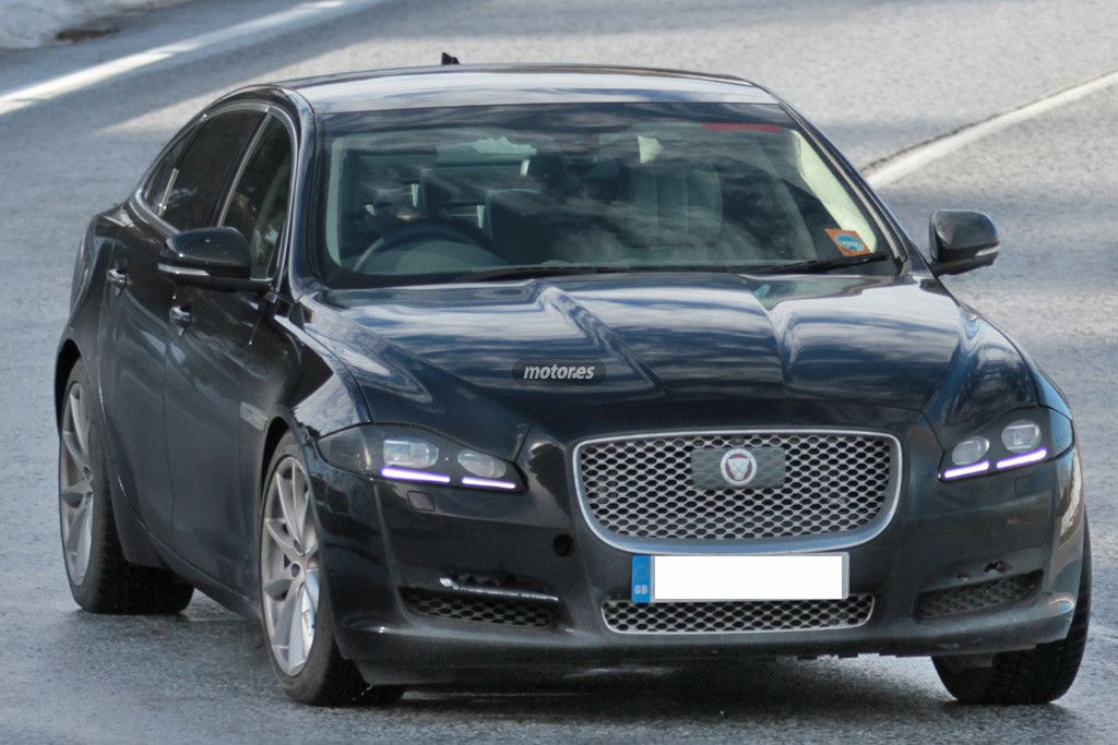 Jaguar XJ 2016, descubierto una vez más en su fase de pruebas