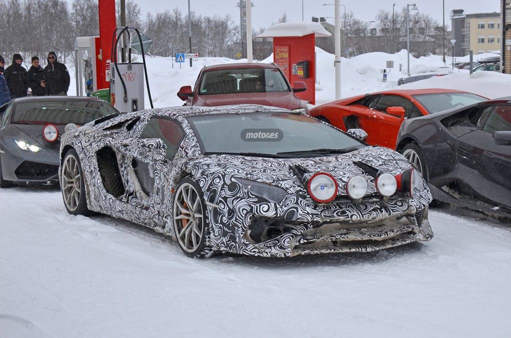 Lamborghini Aventador SV Roadster, en desarrollo: primeras fotos espía