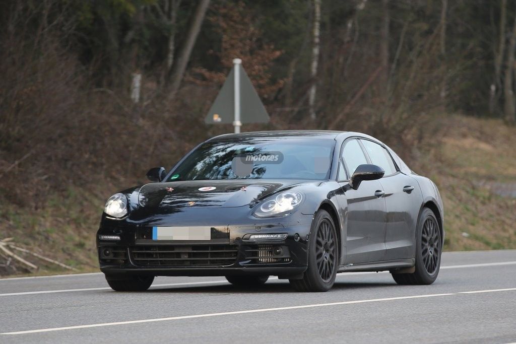 Porsche Panamera 2016, nuevas fotos espía en Nürburgring