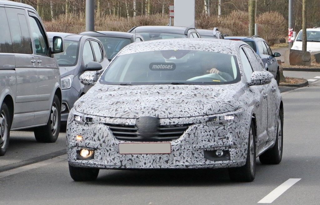 Renault Laguna 2016, descúbrelo en sus primeras fotos espía