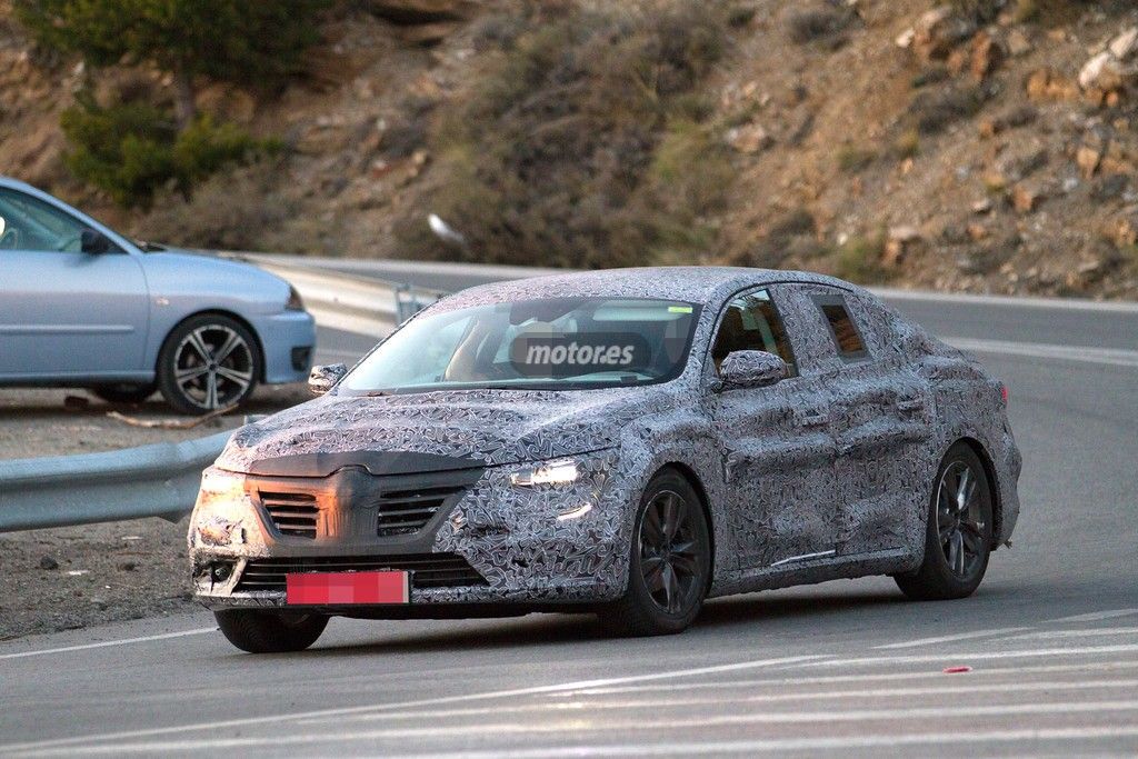 Renault Laguna 2016, cazado de nuevo