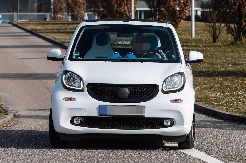 El Smart Fortwo Cabrio 2016 se pasea sin camuflaje