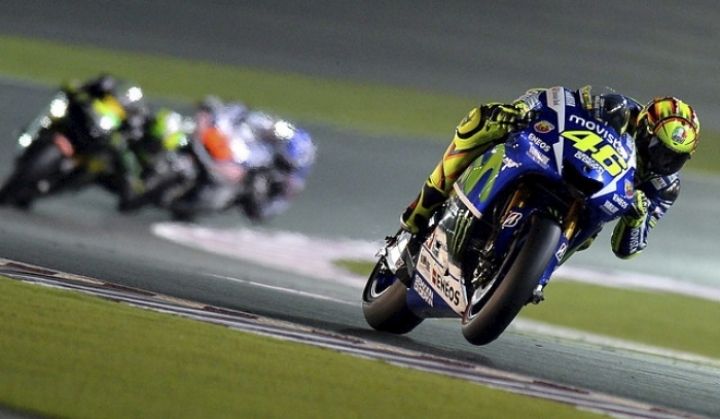 Valentino Rossi remonta y gana el GP de Qatar 2015