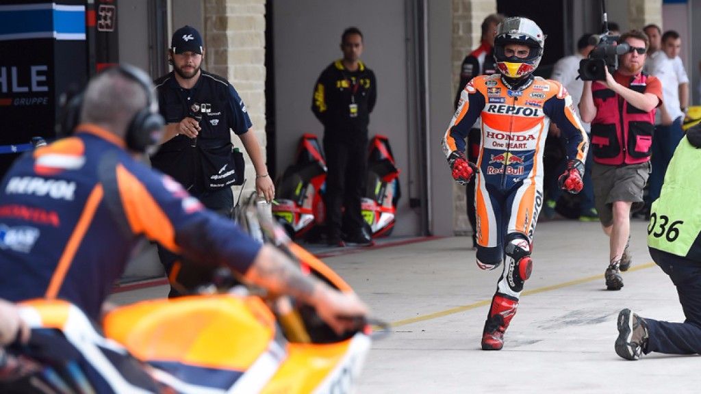 Marc Márquez (MotoGP), Johann Zarco (Moto2) y Danny Kent (Moto3) salen desde la pole
