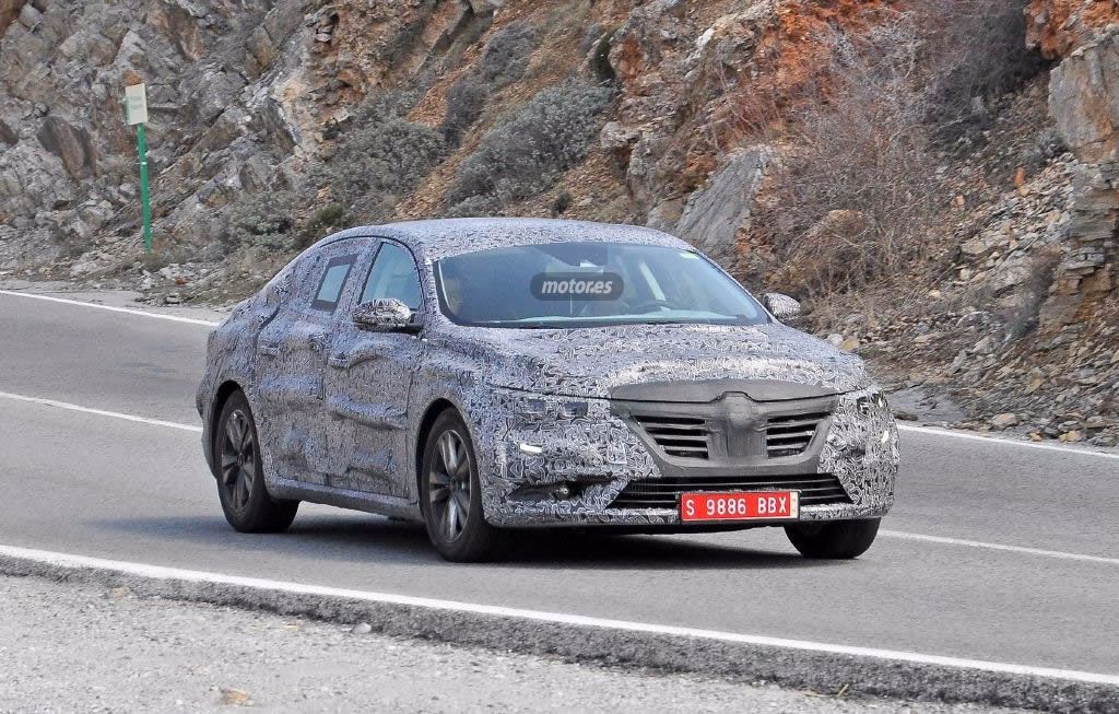 Renault Laguna 2016, su interior al descubierto