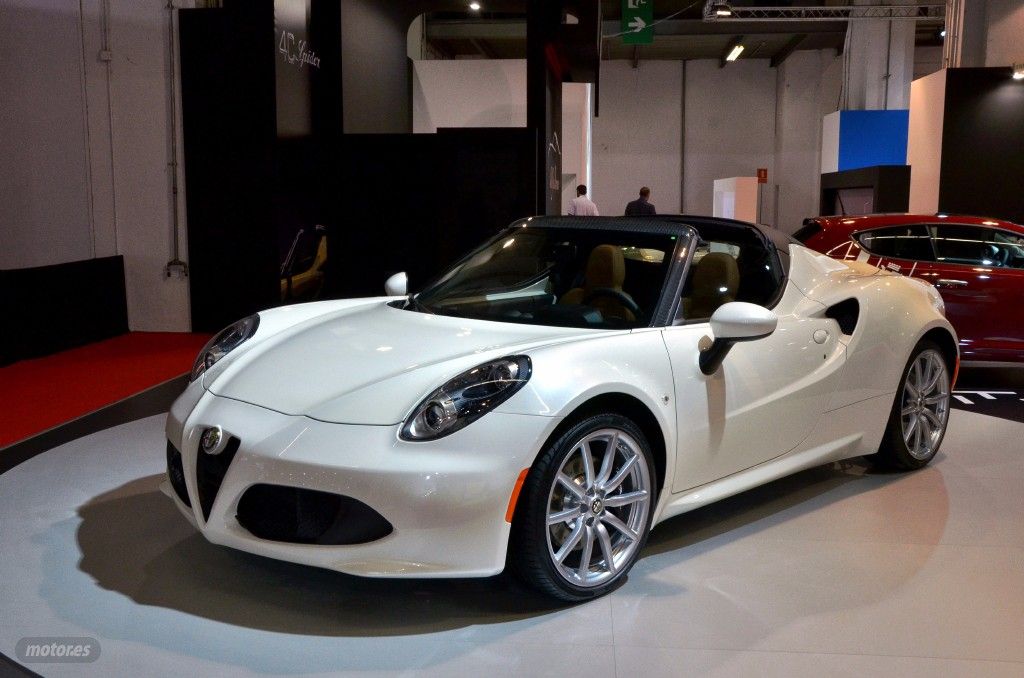 Alfa Romeo 4C Spider, en España desde 76.500 euros y con escape Akrapovic en el futuro