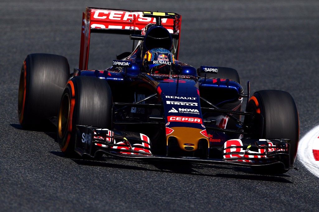 Carlos Sainz vuelve a impresionar en Montmeló