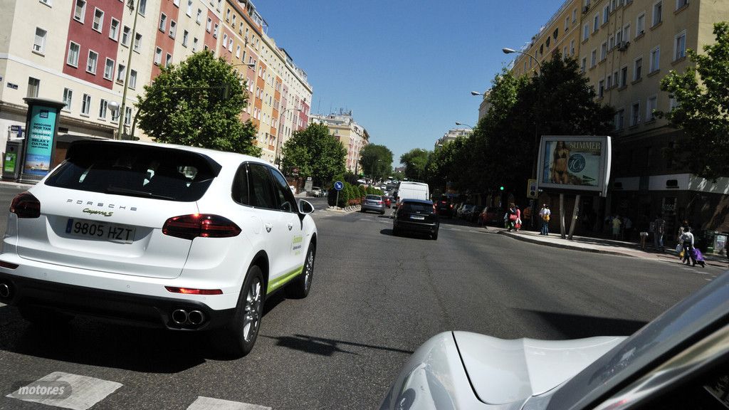 Conducción eficiente con Porsche híbridos, Cayenne contra Panamera