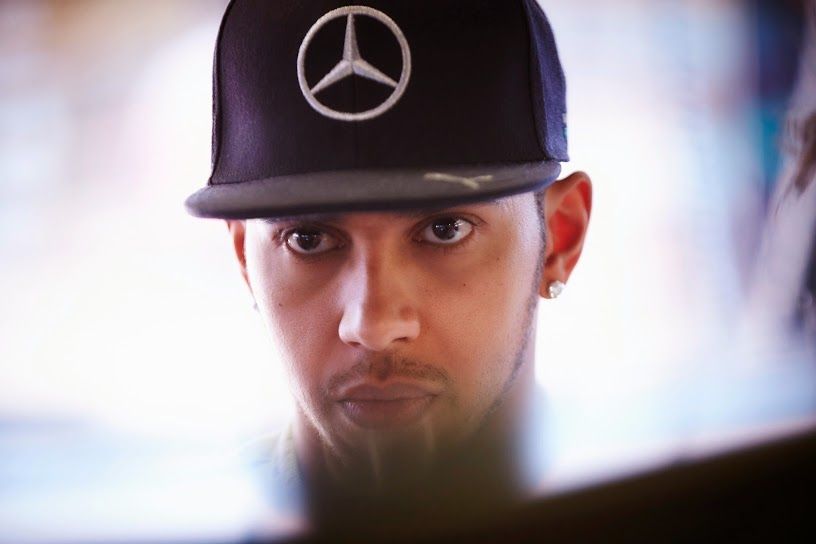 Lewis Hamilton renueva con Mercedes por tres años