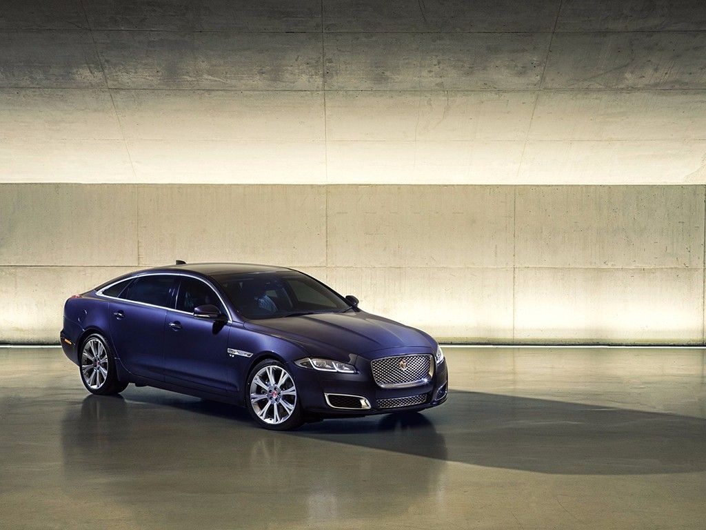 Jaguar XJ 2016, ligeramente mejorado pero siempre poderoso