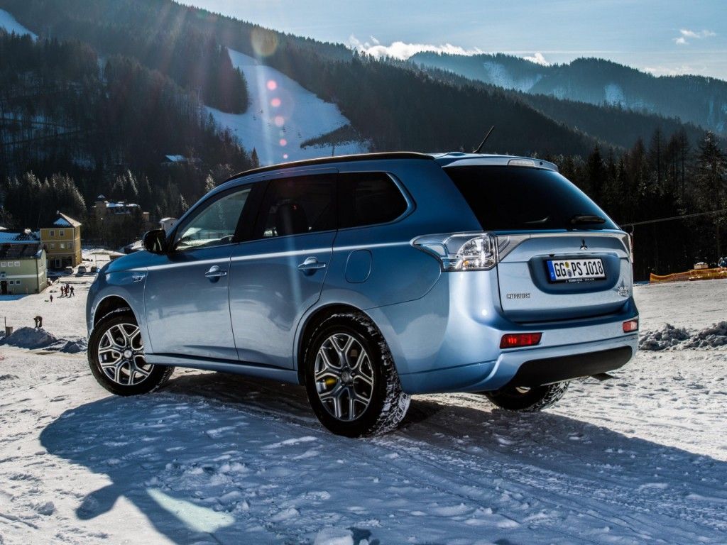 Noruega - Mayo 2015: La versión PHEV impulsa la demanda del Mitsubishi Outlander