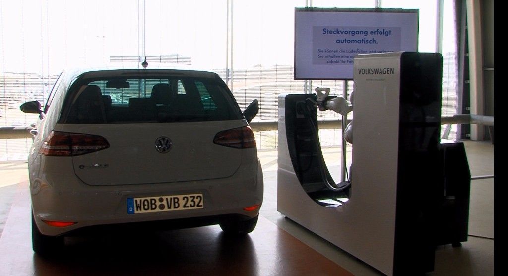 E-smartconnect, la estación de carga para coches eléctricos rápida y automática de Volkswagen