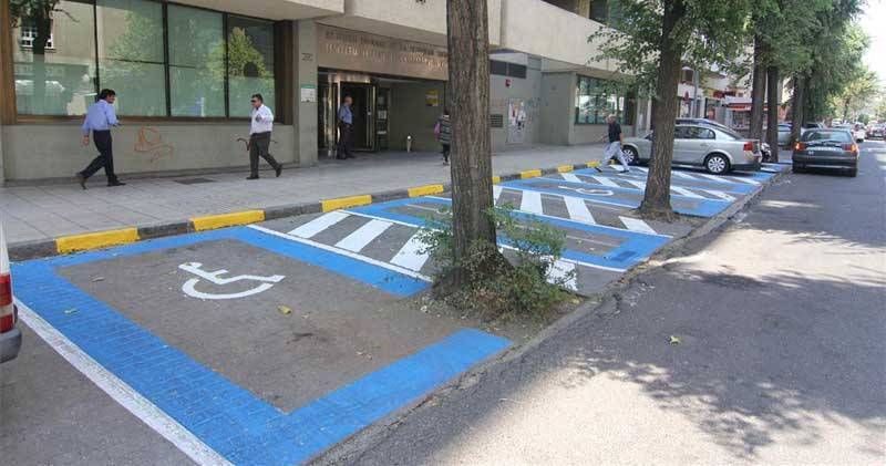 Mujer publica en Facebook el mal estacionamiento de un coche y acaba en la cárcel