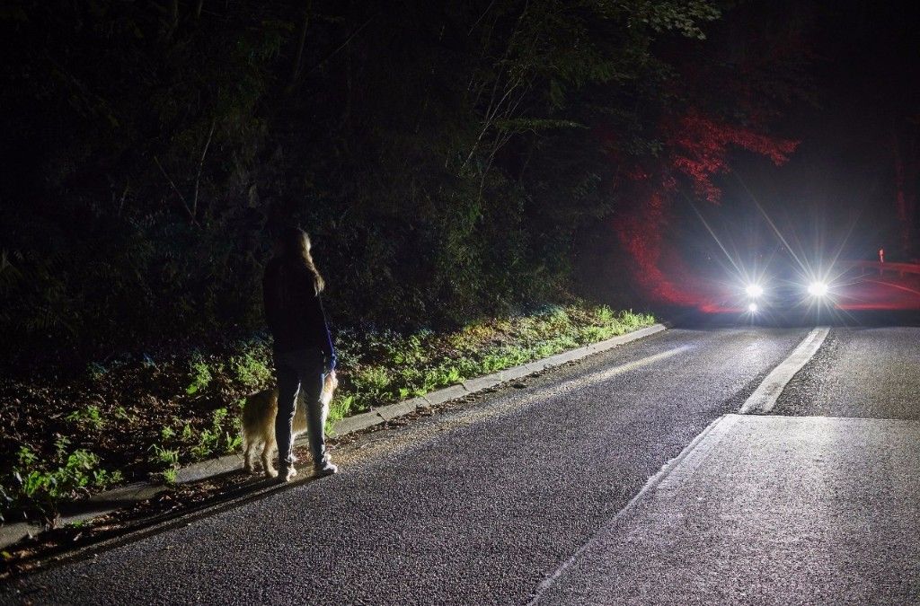 Ford muestra como funciona su sistema iluminación LED inteligente que detecta peligros