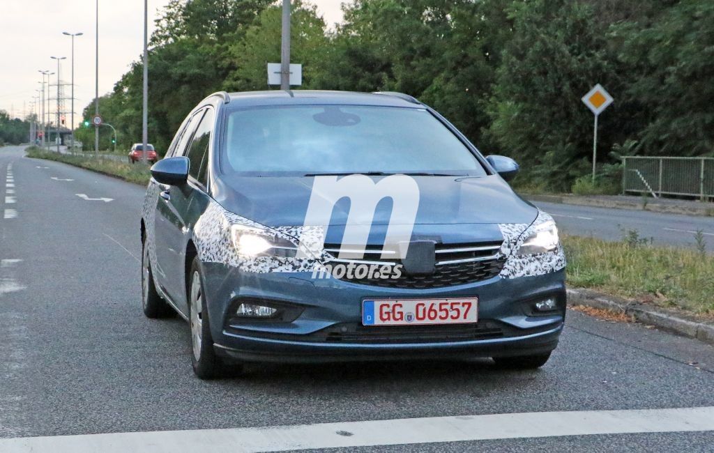 Opel Astra Sports Tourer 2016, primeras fotos espía del familiar