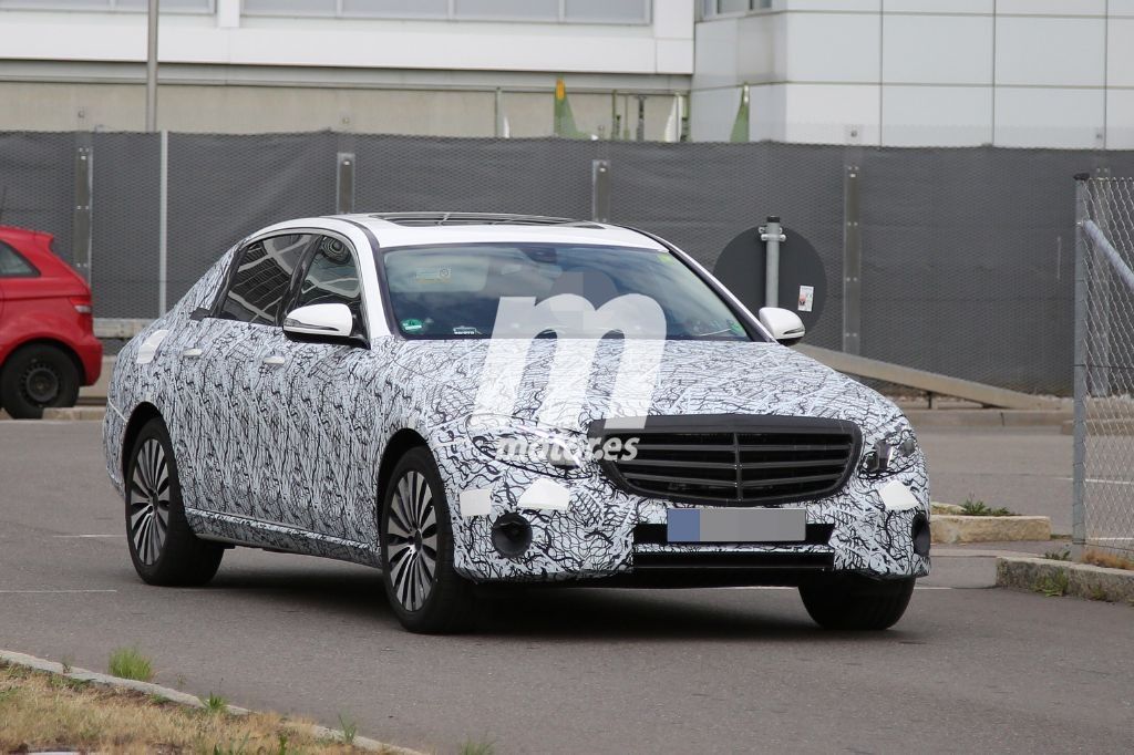 El Mercedes Clase E 2016 prepara una versión Maybach