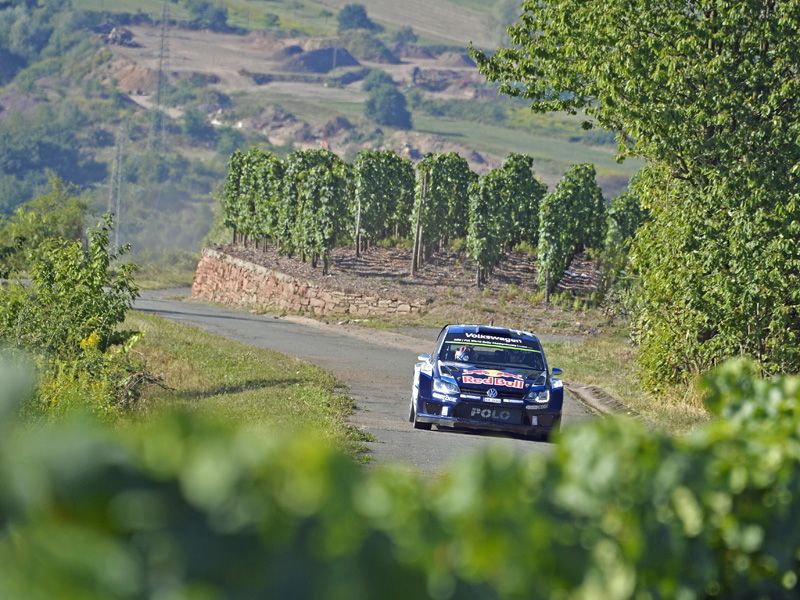 Ogier lidera en el asfalto alemán, Sordo 4º