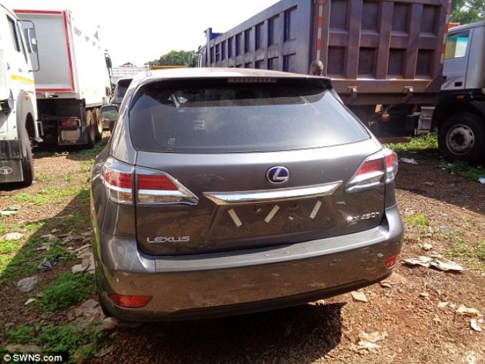"¿Buscaba su coche robado? Ha aparecido en Uganda"