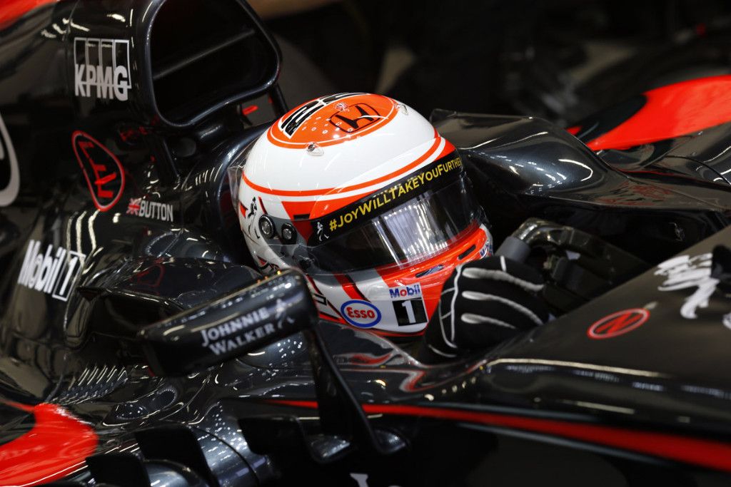 Jenson Button subasta un casco por Justin Wilson