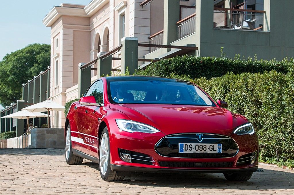 Prueba Tesla Model S P85D: Una mañana con el sedán más rápido del mundo