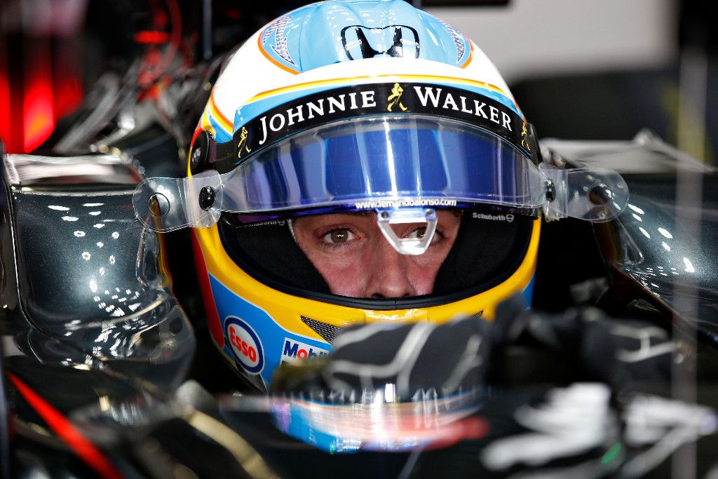 Alonso, contrario a la emisión de comunicaciones por radio