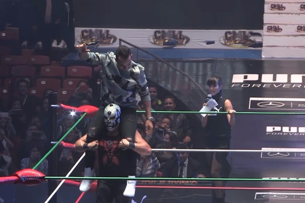 Hamilton, estrella de la lucha libre por un día