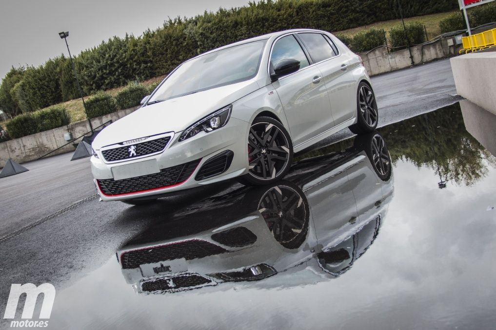 Probamos el Peugeot 308 GTi en el circuito del Jarama