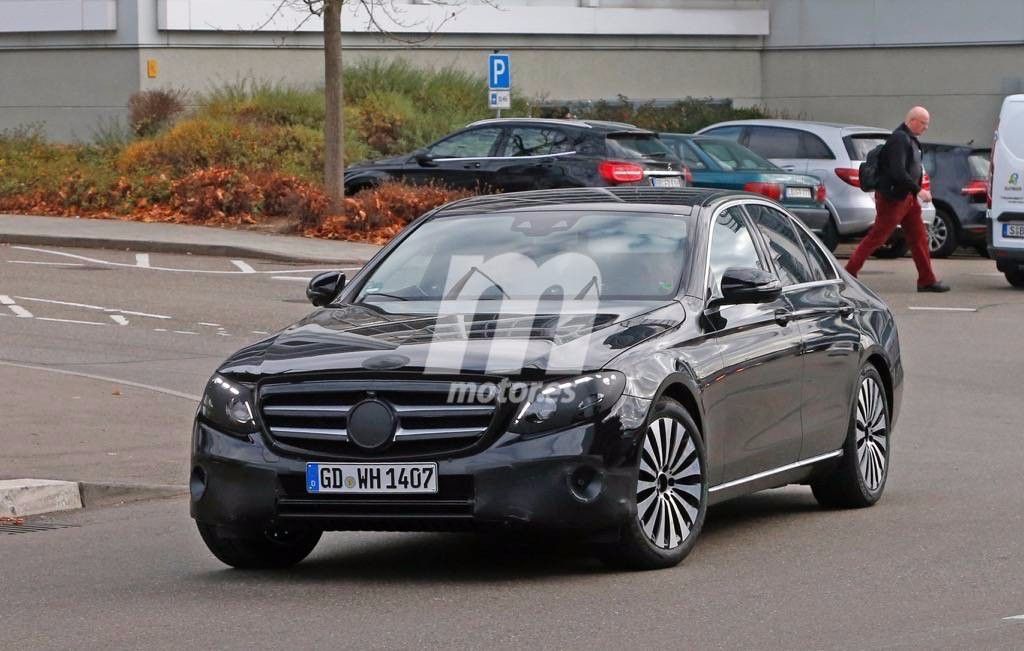 El Mercedes Clase E 2016 descubierto sin apenas camuflaje