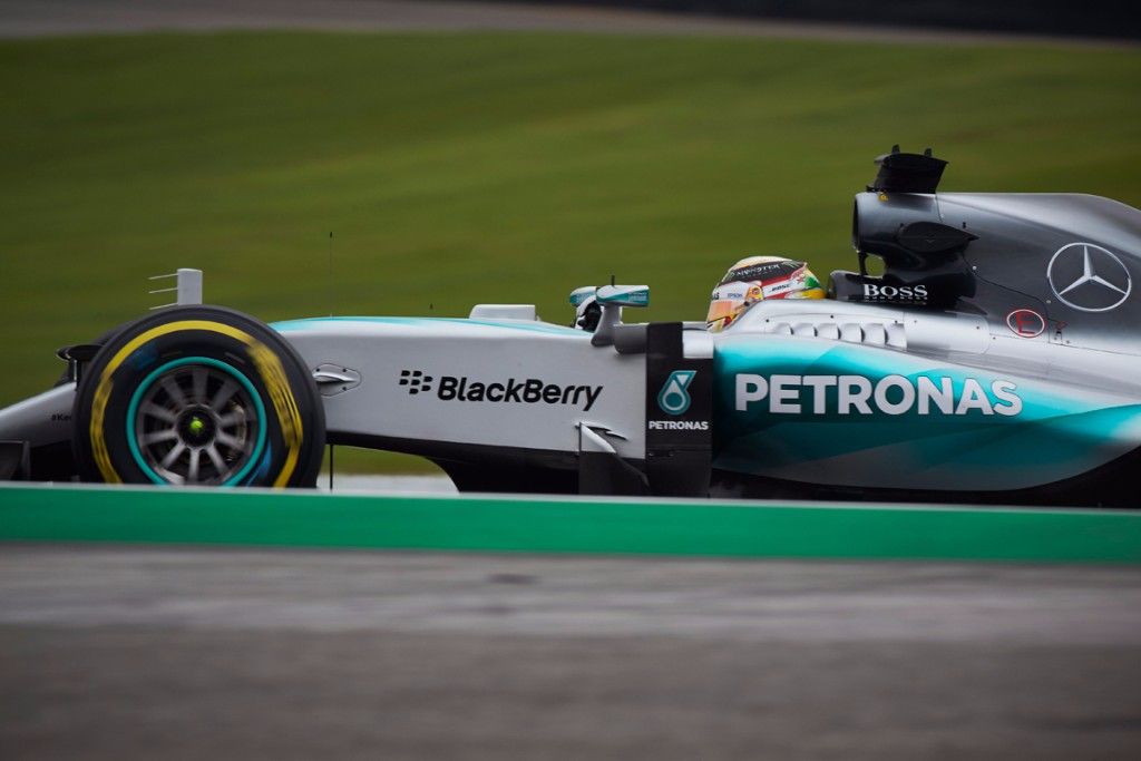 Hamilton manda en la FP3, pese a un trompo