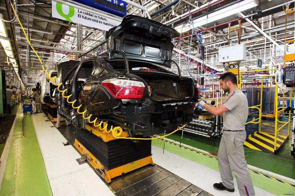España superará los 2,6 millones de vehículos fabricados en 2.015