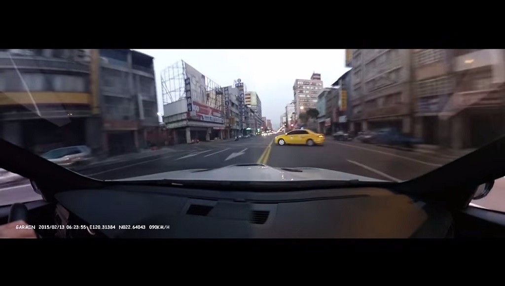 Sufre un accidente con un BMW M3 cuando se lo enseña a su novia