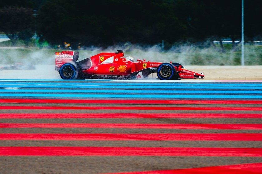 Vettel lidera una segunda jornada diferente de test de Pirelli en mojado