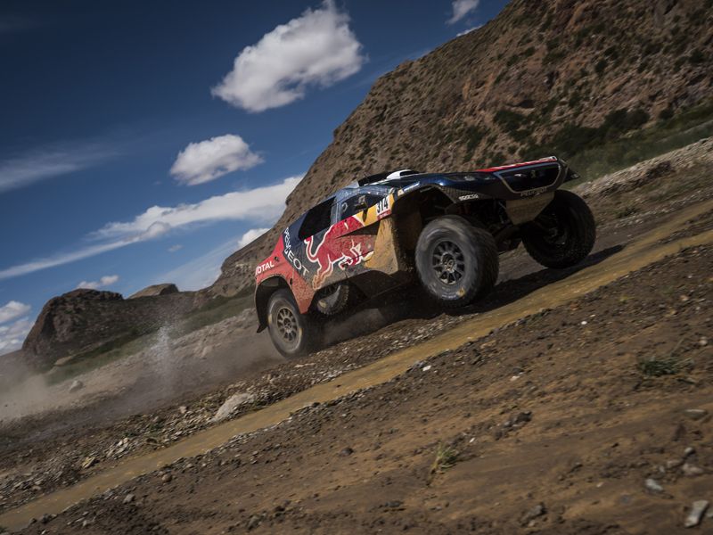 Dakar 2016, etapa 5: Loeb mantiene el pleno de Peugeot, KTM resurge