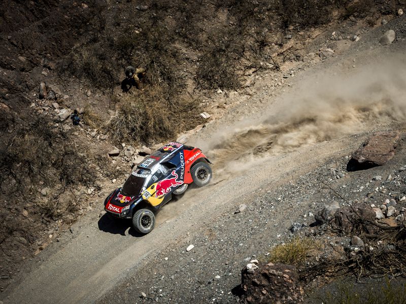 Dakar 2016, etapa 9: Carlos Sainz reina en el caos y el calor