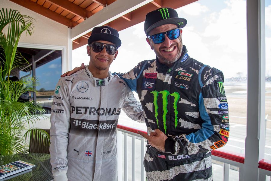 A Lewis Hamilton le espantó el precio del Mustang de Ken Block