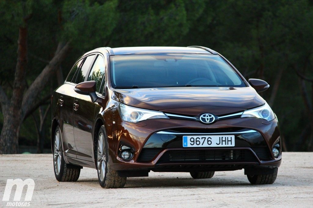 Prueba Toyota Avensis Touring Sports 150D Executive: Exterior e interior (II)