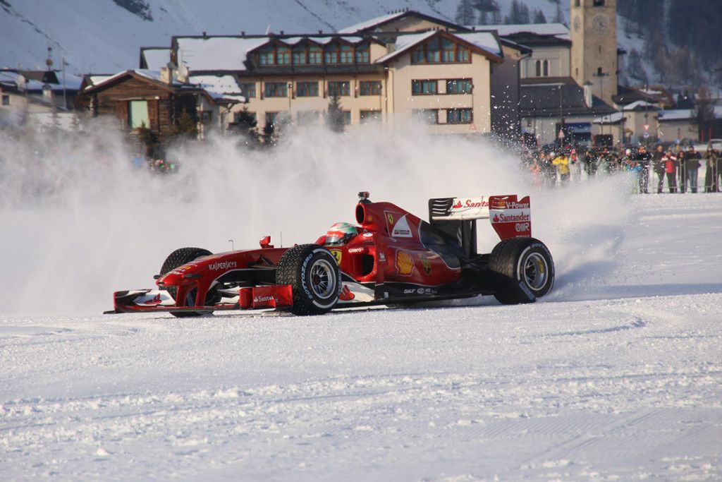 Un Cavallino Rampante en la nieve