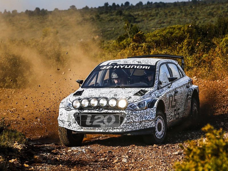 El Hyundai i20 R5 es la cara, el Toyota i20 WRC la cruz