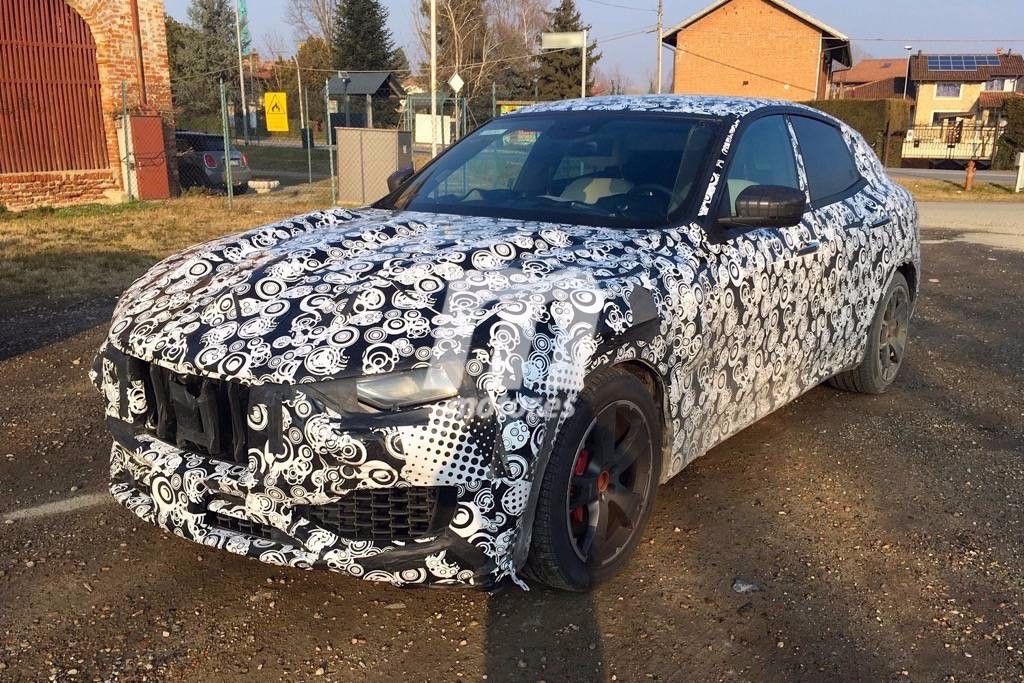 El Maserati Levante pierde camuflaje en estas fotos espía