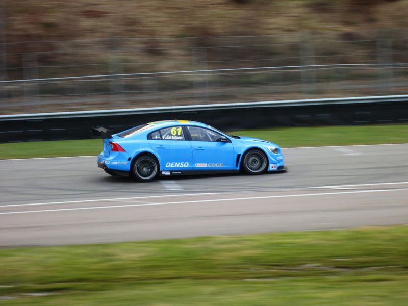 Polestar Cyan Racing prueba el Volvo S60 en Knutstorp